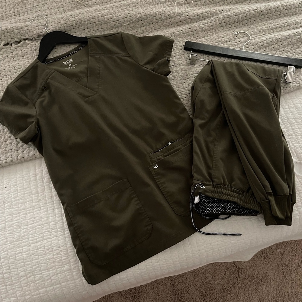 Koi scrubs